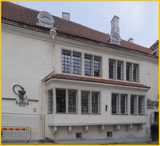 Raeapteek <BR>Town Pharmacy